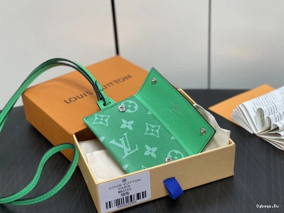 VUITTON LOUIS Card Holder Necklace-7.6*10*0.5CM 0408